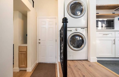 Downey Apartamento | Guest House in Downey!