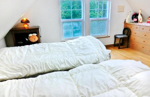 Asahikawa Casa | Guest House Ito3F 屋根裏部屋丘の上白亜の洋館風別荘静かな小さなお宿1名から3名