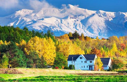 Asahikawa Casa | Guest House Ito3F 屋根裏部屋丘の上白亜の洋館風別荘静かな小さなお宿1名から3名