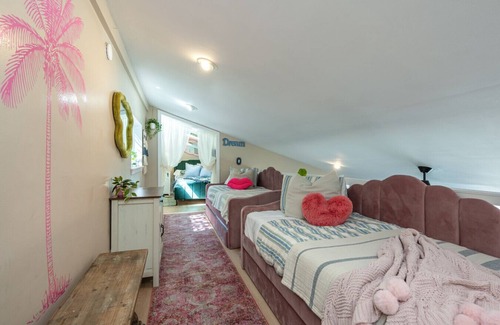 Calabasas Casa | Casa de huéspedes promotora musical con piscina en The Malibu Retreat