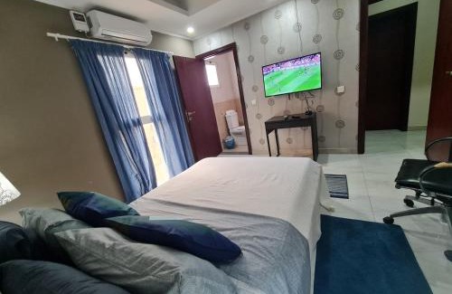 Luanda Casa | Guest House Sleeps 14 with Terrace