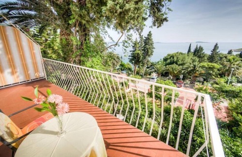Mlini Apartamento | Guest House Villa Nina- Comfort Triple Room with Balcony and Sea View (S1 - crvena)