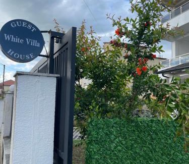 Kamez Casa | Guest House White Villa