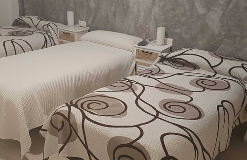 Cervera del Río Alhama Casa | Casa de huéspedes de 6 habitaciones con baño privado.Toallas,ropa de cama,TV,