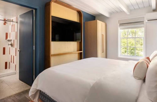 Islamorada Hotel | Guest Room, 1 King: Resort w/ Marina and 3 Outdoor Pool | Free Parking