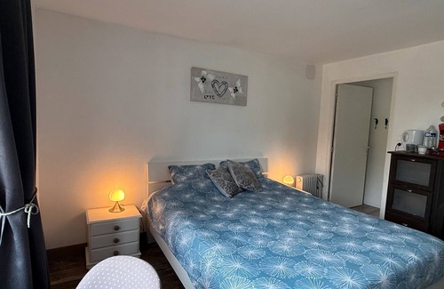 Champsac Cama Y Desayuno | Casa rural "En la Granja" con piscina compartida, terraza compartida y Wi-Fi