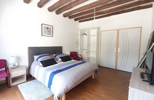 Cour-Cheverny Cama Y Desayuno | Casa de huéspedes 'Chambre Coquelicot - Le Petit Puits' con jardín compartido y Wi-Fi