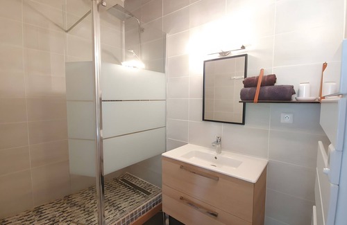 Cour-Cheverny Cama Y Desayuno | Casa de huéspedes 'Chambre Coquelicot - Le Petit Puits' con jardín compartido y Wi-Fi