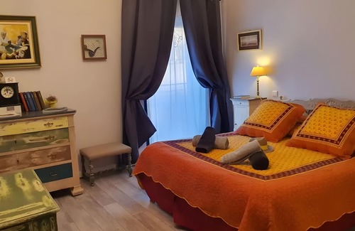 Bernis Cama Y Desayuno | Casa de huéspedes 'Chambre Marcel Pagnol' con terraza compartida, Wi-Fi y aire acondicionado