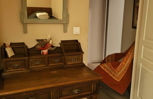 Bernis Cama Y Desayuno | Casa de huéspedes 'Chambre Marcel Pagnol' con terraza compartida, Wi-Fi y aire acondicionado