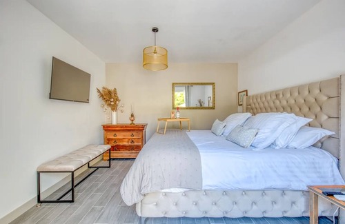 Saint-Christoly-Medoc Cama Y Desayuno | Guest Room L’Oranger – Comfort & Privacy at Patio du Port