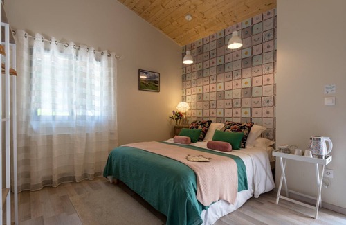 Saint-Pons Cama Y Desayuno | Casa rural 'La Bergerie' con vistas a la montaña, piscina compartida y Wi-Fi