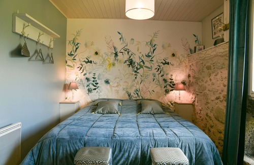 Loisieux Cama Y Desayuno | Habitación de huéspedes "Myosotis" con vistas a la montaña, piscina compartida y Wi-Fi