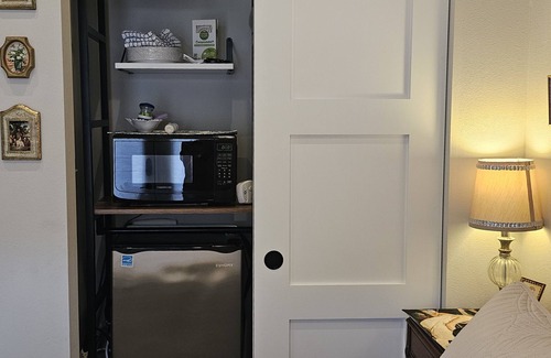 Snohomish Casa | Guest Suite in Historic Downtown Snohomish - walk to shop, dine, adventure!