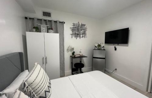 Flagami Casa | Guest Suite w free parking at 7 min to Miami international airport