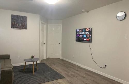 Regina Apartamento | Guest Suite with Queen Bed -Home Away from Home
