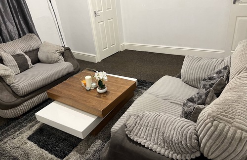 North Bitchburn Casa | GuestHouse-2BR-Parking-WiFi-ToiletriesProvided
