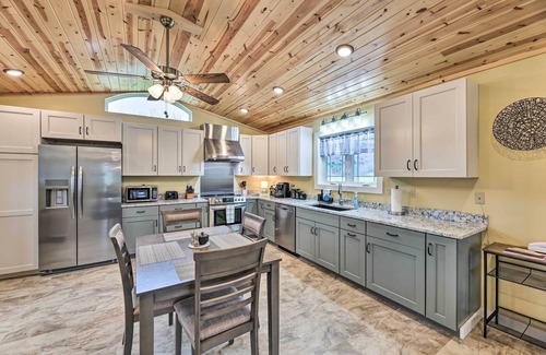 Marlinton Casa | Guesthouse on Lonesome Hollow: Hot Tub & Mtn Views