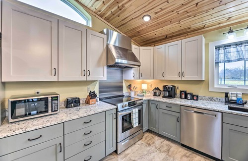 Marlinton Casa | Guesthouse on Lonesome Hollow: Hot Tub & Mtn Views