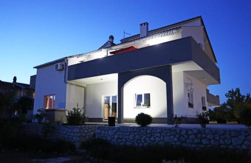 Gradina Casa | Guesthouse Villa DomeNico