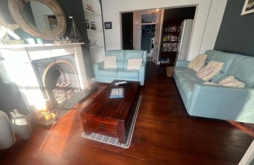 New Quay Casa | Guild Hall, sleeps 8 with parking in New Quay