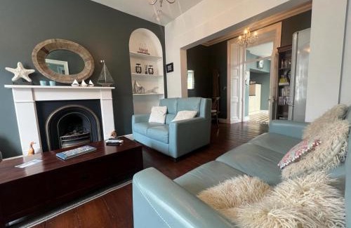 New Quay Casa | Guild Hall, sleeps 8 with parking in New Quay