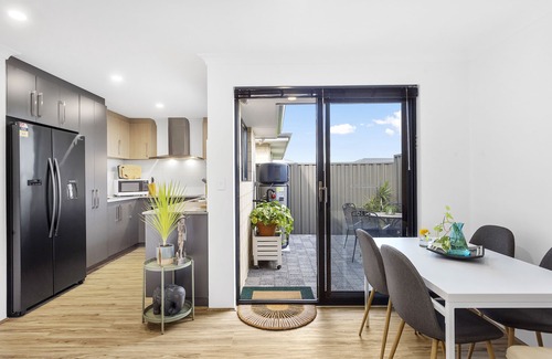 Perth Casa | Guildford Family HideawaynModern 2 bedroom, 2 bathroom house.nFree WiFi,parking.