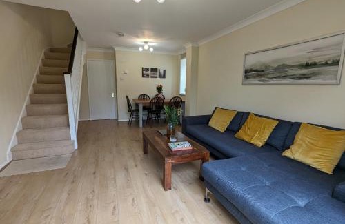 Guildford Casa | Guildford Townhouse with Parking