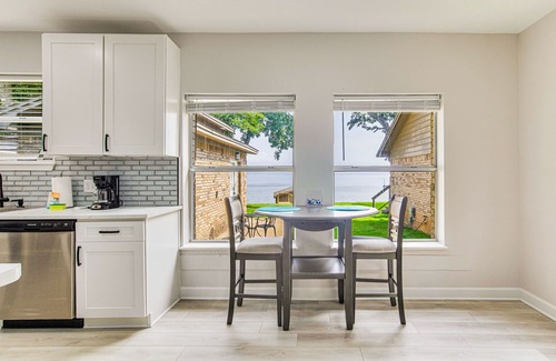 Gulf Breeze Casa | Gulf Breeze 1BR Bayfront Sleeps 4