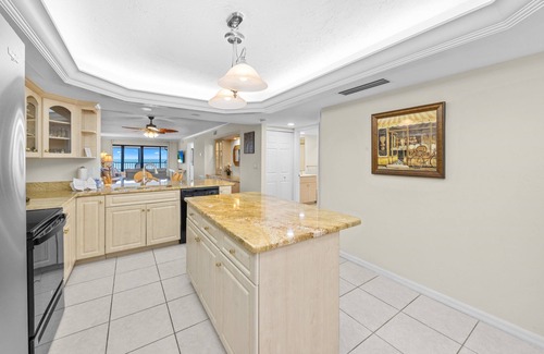 Sanibel Condominio | Gulf-Front Penthouse Condo with Rooftop Sundeck | 2 Bedrooms | Sleeps 6