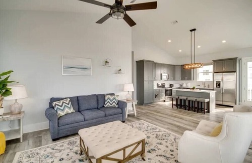 Mississippi City Casa | Gulfport Beach Retreat - Sleeps up to 10!