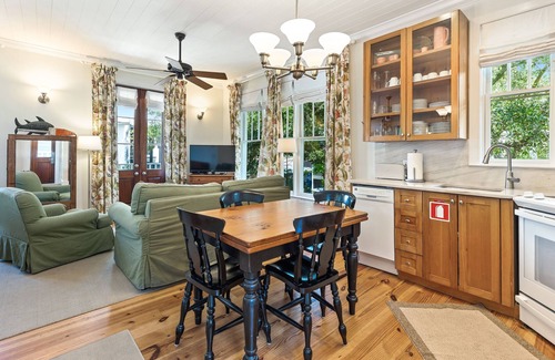 West Panama City Beach Casa | Gulfside Rosemary "Freedom Carriage House" |Studio |Sleeps 4 | 2 Bikes