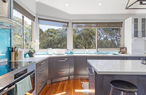 Sunshine Casa | Gumnut House at Sunshine - Moments to Sunshine Park & Lake, the Perfect Family Entertainer!