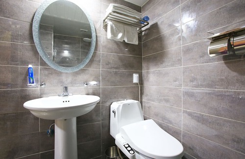 Guri Hotel | Guri K