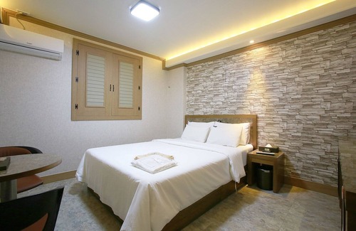 Guri Hotel | Guri K