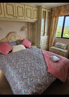 Beaumaris Otro | Gwel y mynydd Caravan