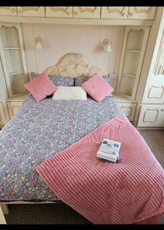 Beaumaris Otro | Gwel y mynydd Caravan