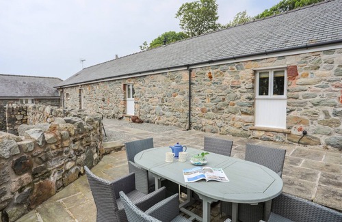 Newborough Cabaña | GWEL Y RHOS, admite mascotas, con chimenea en Newborough, Ref 1013607