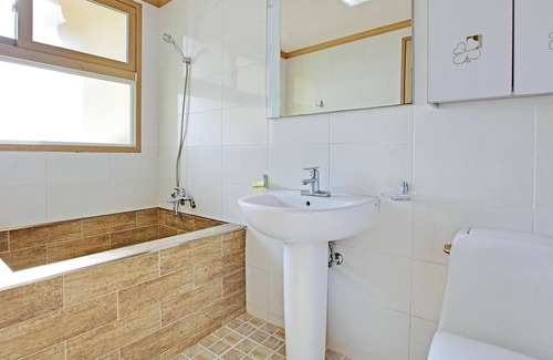 Gyeongju Casa | Gyeongju B House Pension