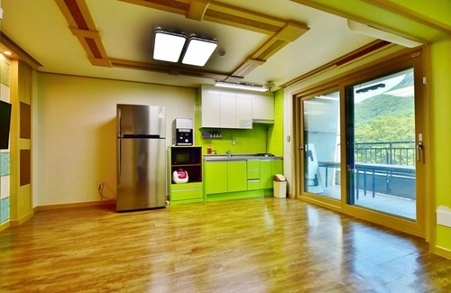 Chajakpawi Casa | Gyeryongsan Donghaksa Toranga Pension