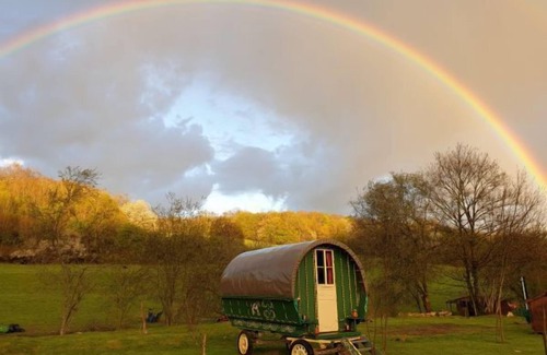 Anlhiac Cama Y Desayuno | Gypsy Caravan .