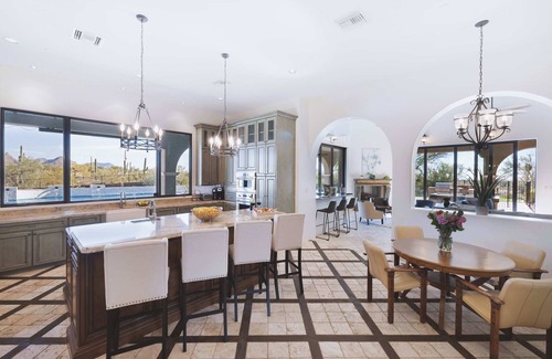 Pinnacle Peak Casa | HÓZHÓ East Estate at Lone Mountain