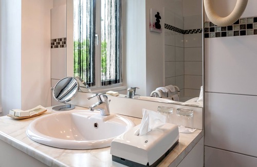 Thorigne-sur-Due Hotel | Hôtel Le Saint Jacques