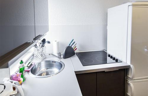 Greifswald Apartamento | H&H Apartment im Herzen der Stadt Nr 17-Karl mit Küche, Wohnzimmer und Esstisch