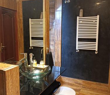 Móstoles Casa | H1-Habitación sublime cama doble luminosa A/C WIFI