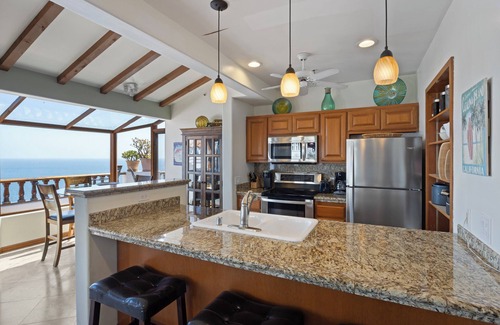 Avalon Condominio | Light & Airy Corner Villa, impresionantes vistas panorámicas al océano, carrito de golf