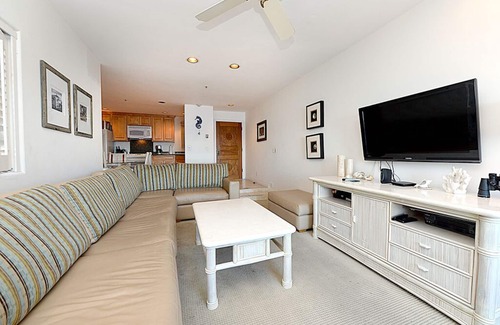 Avalon Condominio | Hermosa villa contempor��nea, vista completa al mar, carrito de golf. 1 paso