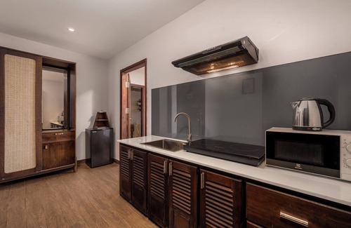 Cua Đai Hotel | HA Ocean Front Hotel and Apartment