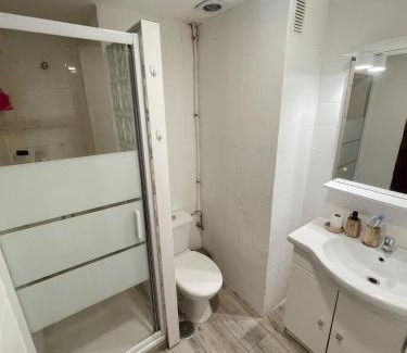 Quintana Apartamento | Habitación amplia en madrid