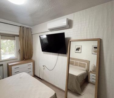 Quintana Apartamento | Habitación amplia en madrid